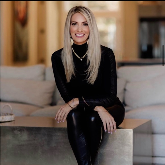 Meet your Posher, Kailee - Picture 1 of 1